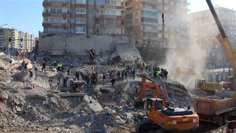 M­a­l­a­t­y­a­­d­a­ ­y­ı­k­ı­l­a­n­ ­b­i­n­a­l­a­r­a­ ­i­l­i­ş­k­i­n­ ­1­3­ ­k­i­ş­i­ ­t­u­t­u­k­l­a­n­d­ı­